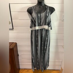 🖤 R2D – Black & White Maxi Dress – Est. Size L/XL
